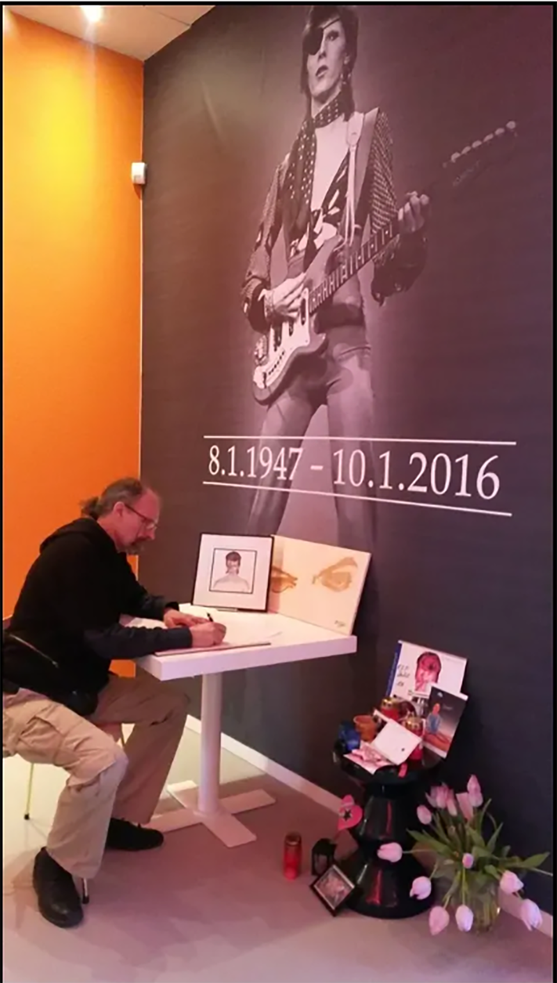 ROCKMUSIK. Patrik Stigsson har sett en aktuell utställning i London om David Bowie. Här berättar han om den och vad Bowie betytt för honom och mänskligheten.
