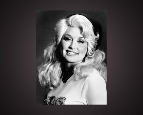I början av veckan publicerade vi ett minnesord över Dolly Parton. Här reflekterar Jesper Nordström över countrystjärnans karriär och symbolvärde i ett polariserat USA. Dolly Parton, 1970. (Pressbild från RCA. Bildkälla: Wikipedia.)