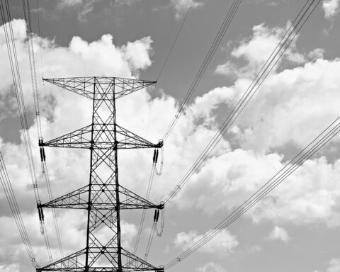 ”Energifrågan måste lyftas ur kulturkriget och behandlas som den långsiktiga samhälls- och industriinvestering den är.” Det skriver Anders Axelsson som också vill se större insatser från statens sida.