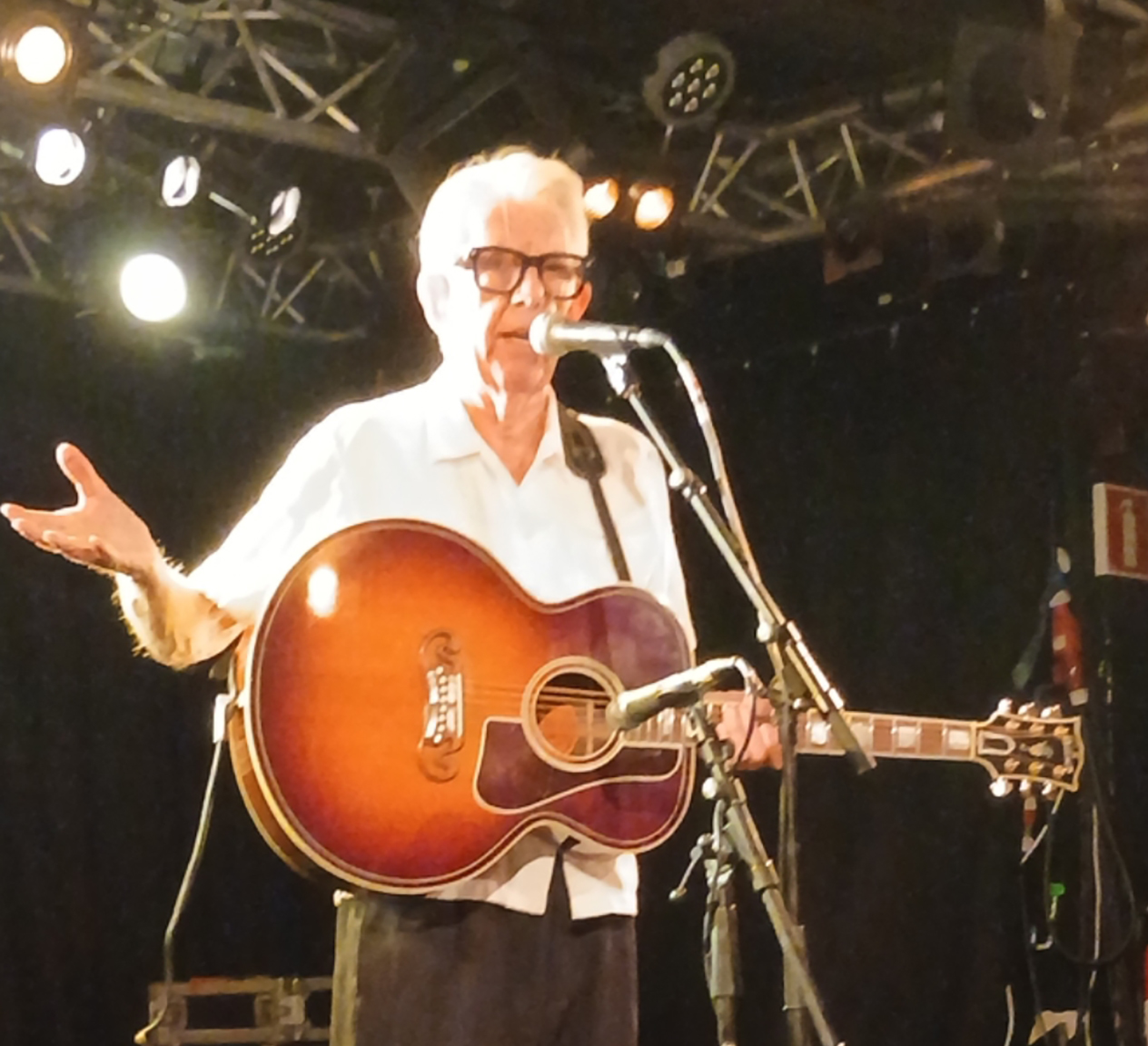 ROOTS. Nick Lowe. The Jayhawks. Ron Sexsmith. Jenny Don’t. Rootsmusik med dragning åt country och americana har dominerat konsertutbudet på sistone. Kangas klanger rapporterar från Stockholm.