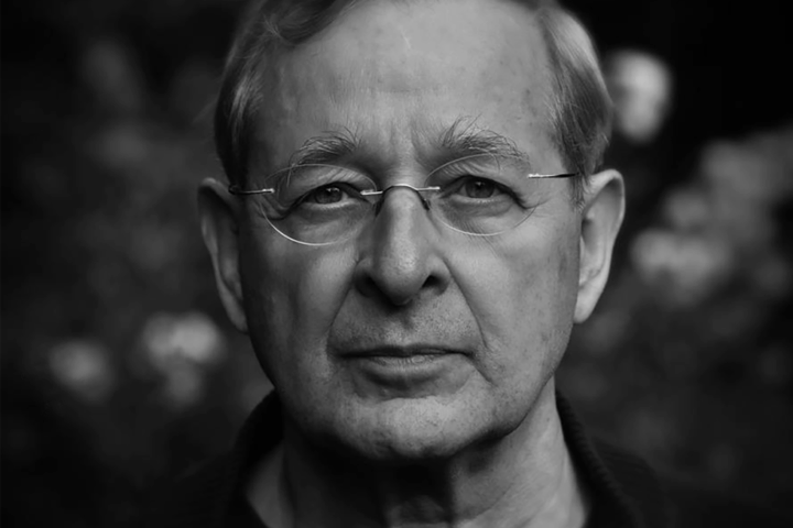PÉTER NÁDAS. Nyligen meddelades det att den framstående ungerske författaren Péter Nádas avlidit. Carsten Palmer Schale tecknar ett porträtt av en saknad litterär gigant.