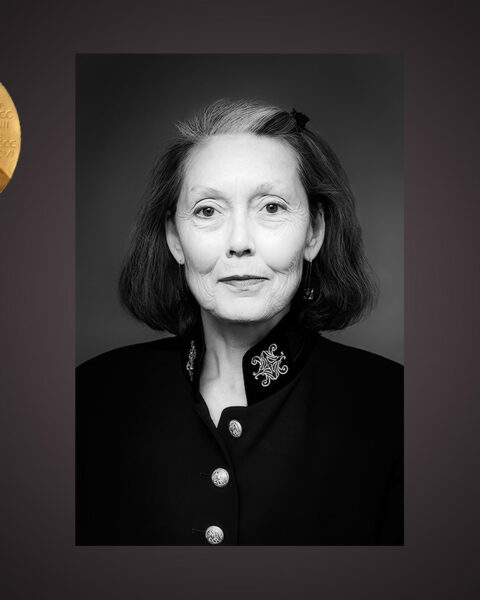 ANNE CARSON. Förra året listade Carsten Palmer Schale tre favoriter bland möjliga Nobelpristagare i litteratur. En av dem var Anne Carson. I år fick hon äntligen priset och här följer Carstens kommentar och presentation av pristagaren.
